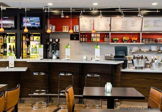 ホテル コートヤード グリーンビル ヘイウッド モール レストラン 写真